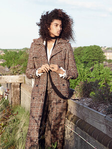 imaan-hammam-by-max-farago-for-vogue-uk-august-2015-5.thumb.jpg.7dcdac0d922bbb13ccdd533eac2ee200.jpg