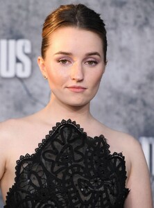 kaitlyn-dever-at-the-last-of-us-season-2-premiere-in-hollywood-03-24-2025-5.jpg