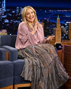 kate-hudson-on-the-tonight-show-02.25.2025-3.jpg
