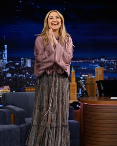 kate-hudson-on-the-tonight-show-02.25.2025-4.jpg