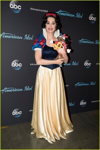 katy-perry-american-idol-disney-night-2018-03.jpg