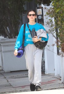 lucy-hale-spotted-leaving-yoga-studio-in-los-angeles-08.02.2025-2.jpg