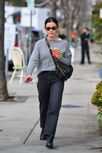 lucy-hale-spotted-on-coffee-run-in-los-angeles-02.06.2025-4.jpg