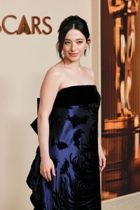 mikey-madison-oscars-dinner-look-02.25.2025-4.jpg