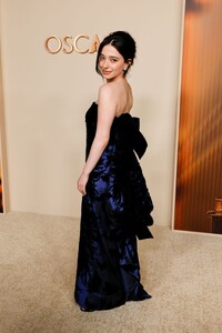mikey-madison-oscars-dinner-look-02.25.2025-7 (1).jpg