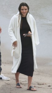 miranda-kerr-in-sleek-black-dress-at-malibu-beach-photoshoot-01.30.2025-3.jpg