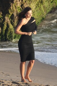 miranda-kerr-in-sleek-black-dress-at-malibu-beach-photoshoot-01.30.2025-9.jpg