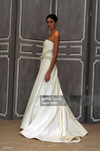 narelle f06carolinaHerrera-bridal-3.jpg