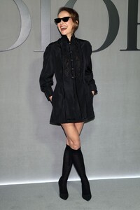 natalie-portman-s-gothic-twist-on-dior-s-fall-show-look-0.jpg