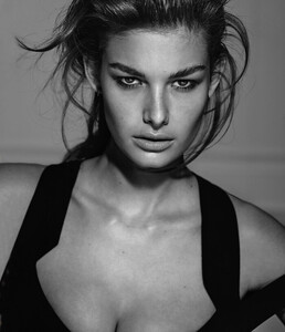 ophelie-guillermand-by-chris-colls-for-porter-magazine-8-summer-2015-1_1.thumb.jpg.5a2d00151a17cae4908ac132791f1ffa.jpg