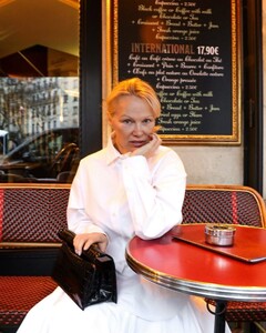 pamela-anderson-at-paris-fashion-week-january-2025-15.jpg