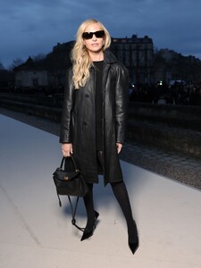 sarah-michelle-gellar-at-balenciaga-s-paris-show-2025-1.jpg
