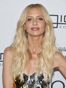 sarah-michelle-gellar-at-make-up-artists-hair-stylists-guild-awards-2025-3.jpg