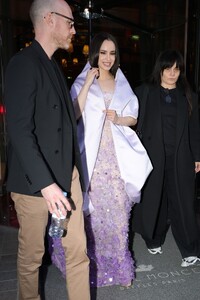 sofia-carson-exits-royal-monceau-before-pfw-event-03.08.2025-0.jpg