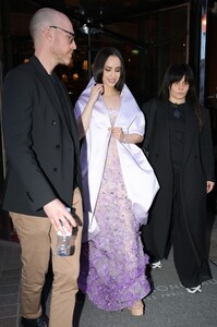 sofia-carson-exits-royal-monceau-before-pfw-event-03.08.2025-1.jpg