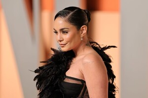 vanessa-hudgens-at-the-2025-vanity-fair-oscars-party-1.jpg