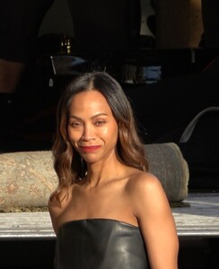 zoe-saldana-s-stunning-look-on-jimmy-kimmel-10.02.2025-7.jpg