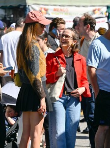 zoey-deutch-spotted-at-la-farmers-market-02.23.2025-6.jpg