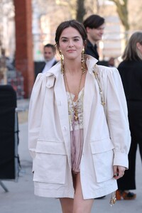 zoey-deutch-stuns-at-chloe-fall-winter-2025-2026-03.06.2025-5.jpg
