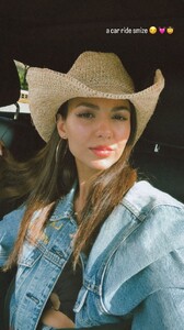 [2025.04.01] victoriajustice_3601467772808965554.jpg