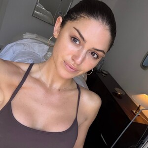 [2025.04.09] msgigiparis_489972803_18493516663007726_8023970176334822352_n.jpg