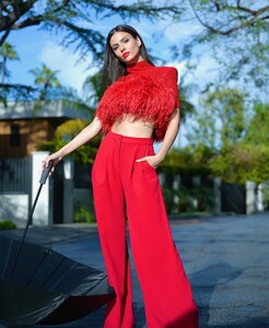 [2025.04.10] victoriajustice_489328760_18588678355006824_3851400559056610594_n.jpg