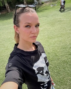 [2025.04.15] josephineskriver_491442348_18502093564020326_5874087059404747848_n.jpg