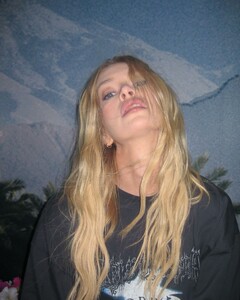 [2025.04.15] stellamaxwell_491495690_18509339776030343_7097917946143144842_n.jpg