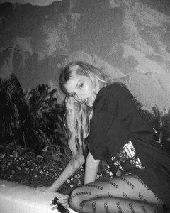 [2025.04.15] stellamaxwell_491504294_18509339707030343_2487640406751894107_n.jpg