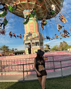 [2025.04.16] victoriajustice_491497050_18589982143006824_8930562779433551997_n.jpg