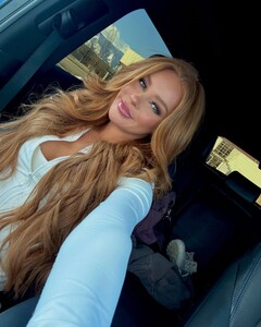 [2025.04.22] isarahvee_491443451_18269858770262604_6543902573987362445_n.jpg