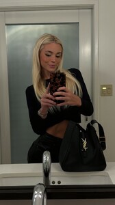 [2025.04.25] livvydunne_3618920216471139338.jpg