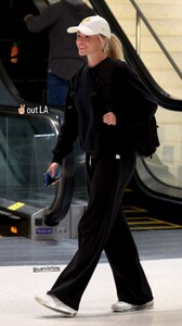 [2025.04.27] livvydunne_3620162988403424468.jpg