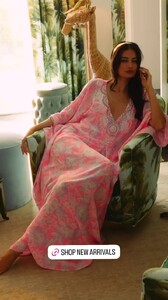 2025_04_04lillypulitzer_3603435893175989499.thumb.jpg.89105ae1f0897acb19ec6e935c6576c8.jpg