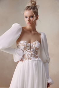 65cb66a17c26eb352a4a8bd3_454 Kalila 3.jpg