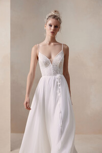 65cb6840c40e517e8cdac11b_463 Zarina 2.jpg