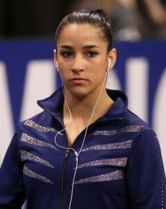 AlyRaisman9.thumb.jpg.4e352198ef19e0b1f1b90dbfba71a383.jpg