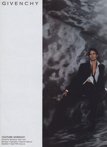 Avedon_Givenchy_Fall_Winter_1997_98_01.thumb.jpeg.34b66ee8d753d4a0d061ee2273755c43.jpeg