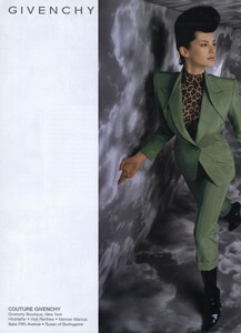 Avedon_Givenchy_Fall_Winter_1997_98_03.thumb.jpeg.73f6c53eafde7f2453e56210d62032be.jpeg