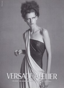 Avedon_Versace_Fall_Winter_1997_98_13.thumb.jpeg.62e1825390b9c24188b52d407c5ad6ab.jpeg