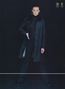 Burberry_London_Fall_Winter_1997_98_01.thumb.jpg.01b4e6ad7f791c8ae71ebc64d1f929ff.jpg