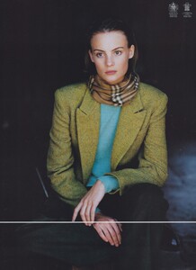 Burberry_London_Fall_Winter_1997_98_03.thumb.jpeg.ced864a0284525fae8beff797583df58.jpeg