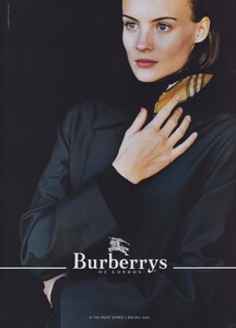 Burberry_London_Fall_Winter_1997_98_04.thumb.jpeg.dcec9c64967a09bc70720eaea37f5e27.jpeg