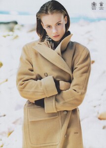 Burberry_London_Fall_Winter_1997_98_05.thumb.jpeg.7db79d418cc3b126aeb515343e75f4ed.jpeg
