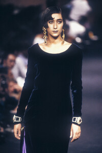 Chanel1989HauteCouture22.thumb.jpg.cab18de69784606170feeca792215d43.jpg