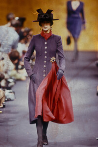 Chanel1989HauteCouture56.thumb.jpg.29f9e9b257d7d9d98b5c5af6c0fd4502.jpg