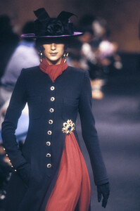 Chanel1989HauteCouture58.thumb.jpg.4586e48edafaa0528608a9a99367e264.jpg