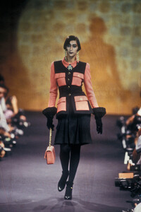 Chanel1989HauteCouture77.thumb.jpg.c0dc017324f898c2f94322abd283e2f4.jpg