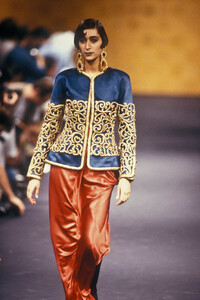Chanel1989HauteCouture91.thumb.jpg.0831ab9e3e1d1f4adb62bdc386cabdbb.jpg