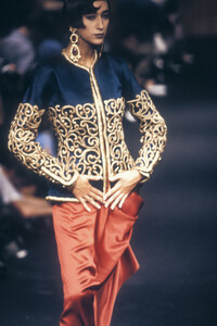 Chanel1989HauteCouture92.thumb.jpg.2c781dcb77c1dcfbeb468511e26aa079.jpg